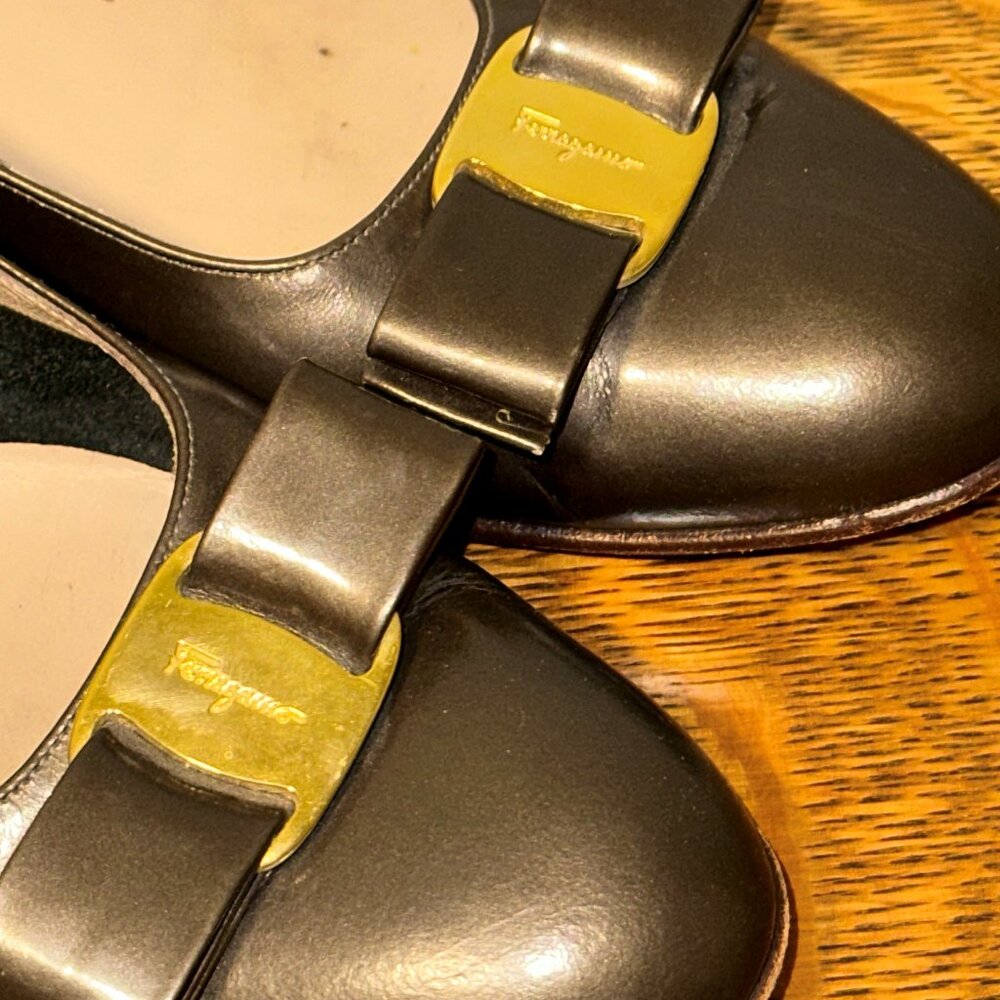 Vintage Salvatore Ferragamo Vera Pump - Picture 5 of 15